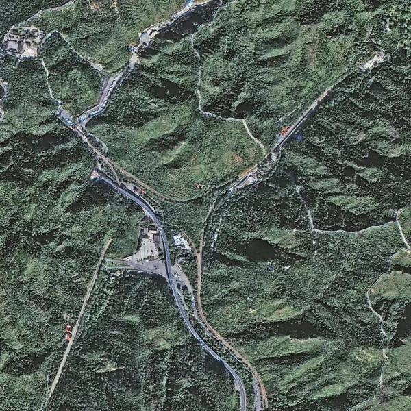 ▲图为2019年10月15日“高分二号”卫星拍摄的青龙桥站“人”形铁路线。